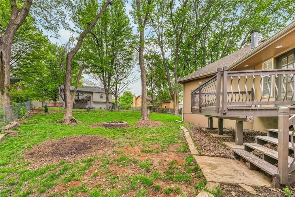2405 NE Carousel Circle — photo 32