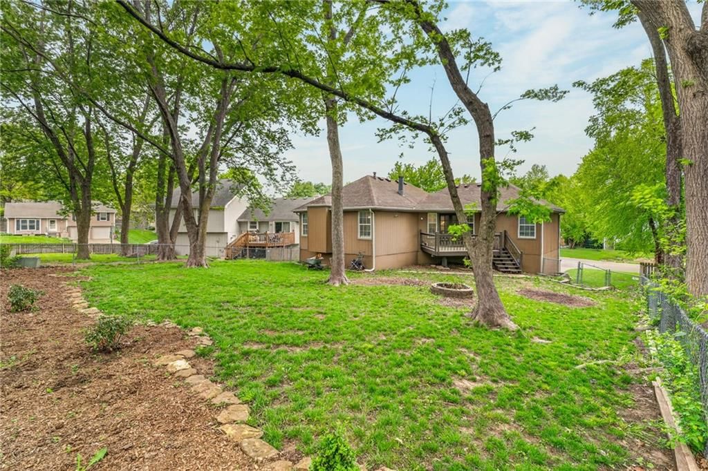 2405 NE Carousel Circle — photo 33