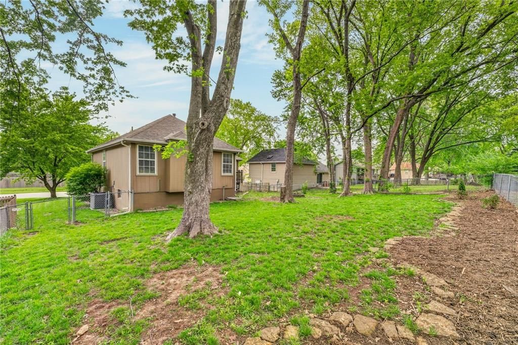2405 NE Carousel Circle — photo 34