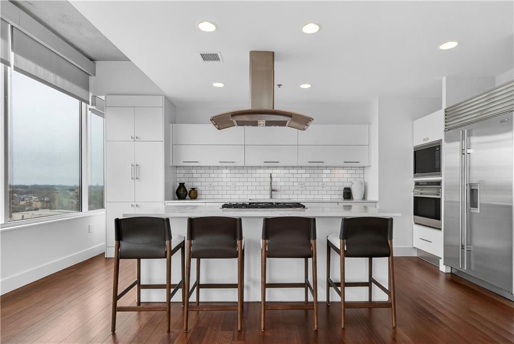 4646 Broadway Street — photo 4