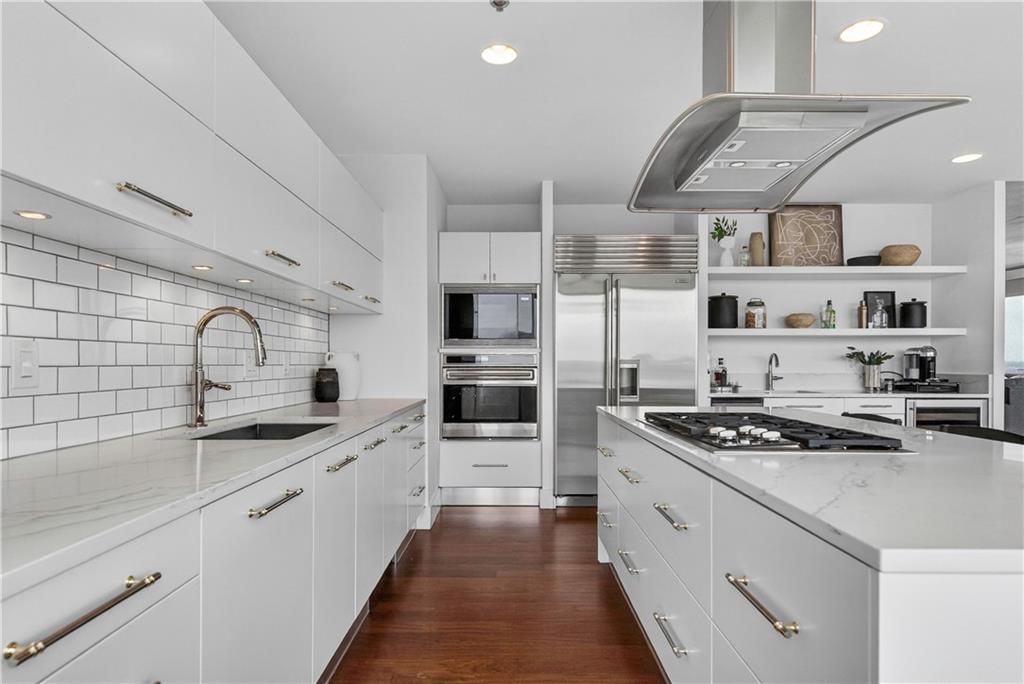 4646 Broadway Street — photo 7