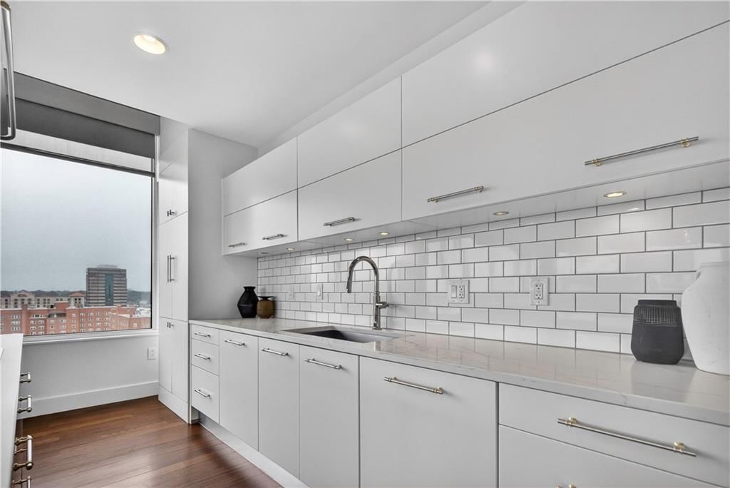 4646 Broadway Street — photo 9