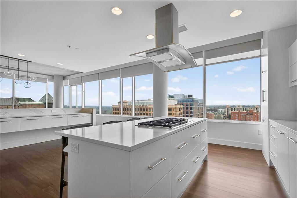 4646 Broadway Street — photo 11