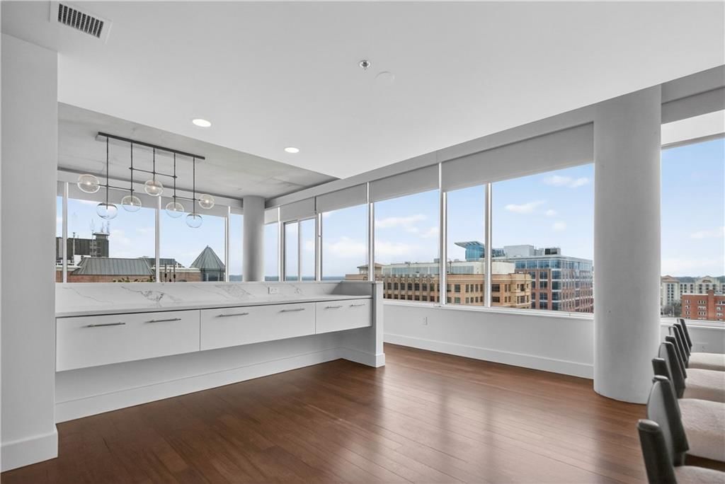 4646 Broadway Street — photo 12