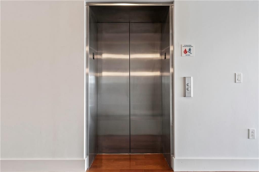 4646 Broadway Street — photo 36