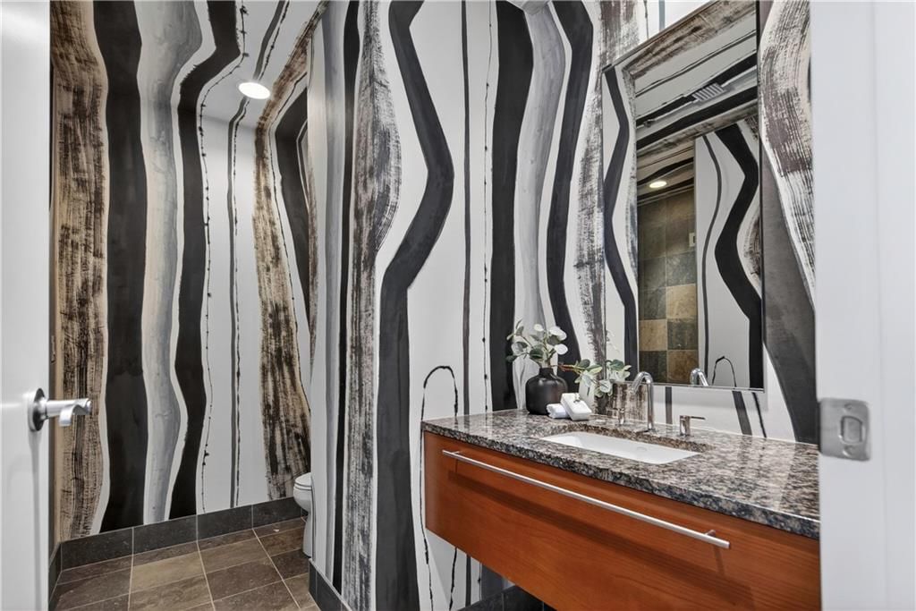 4646 Broadway Street — photo 38
