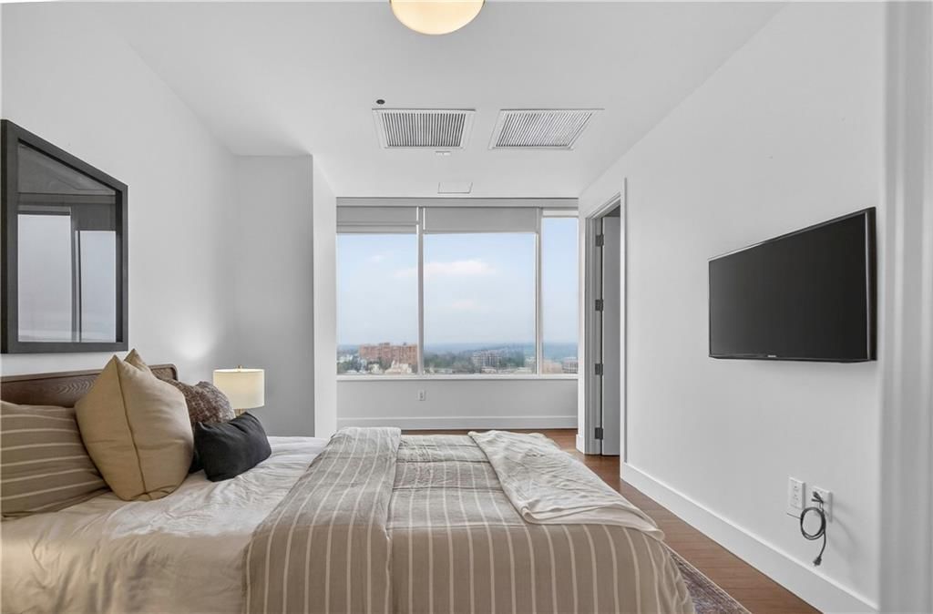 4646 Broadway Street — photo 40