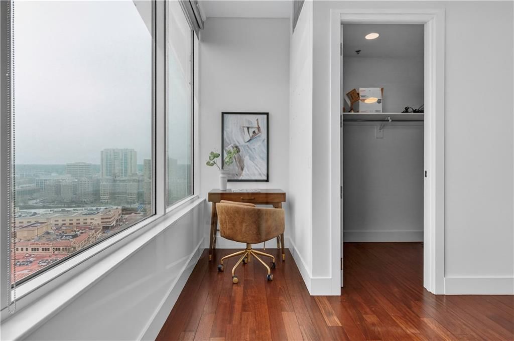 4646 Broadway Street — photo 41