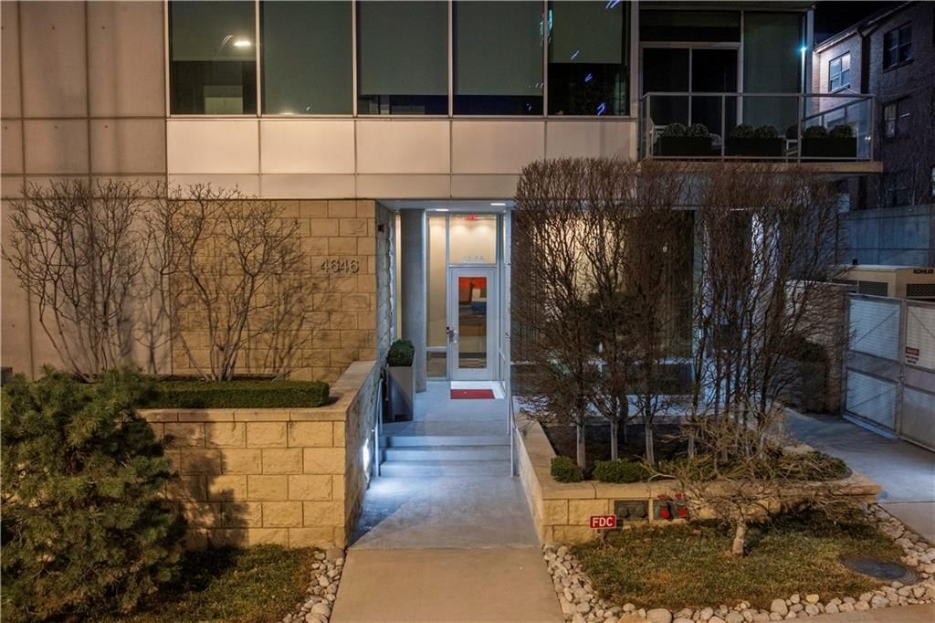 4646 Broadway Street — photo 48