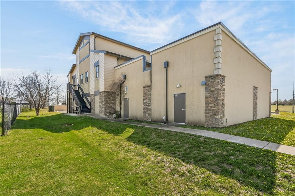 350 Greenwich Drive SW — photo 6