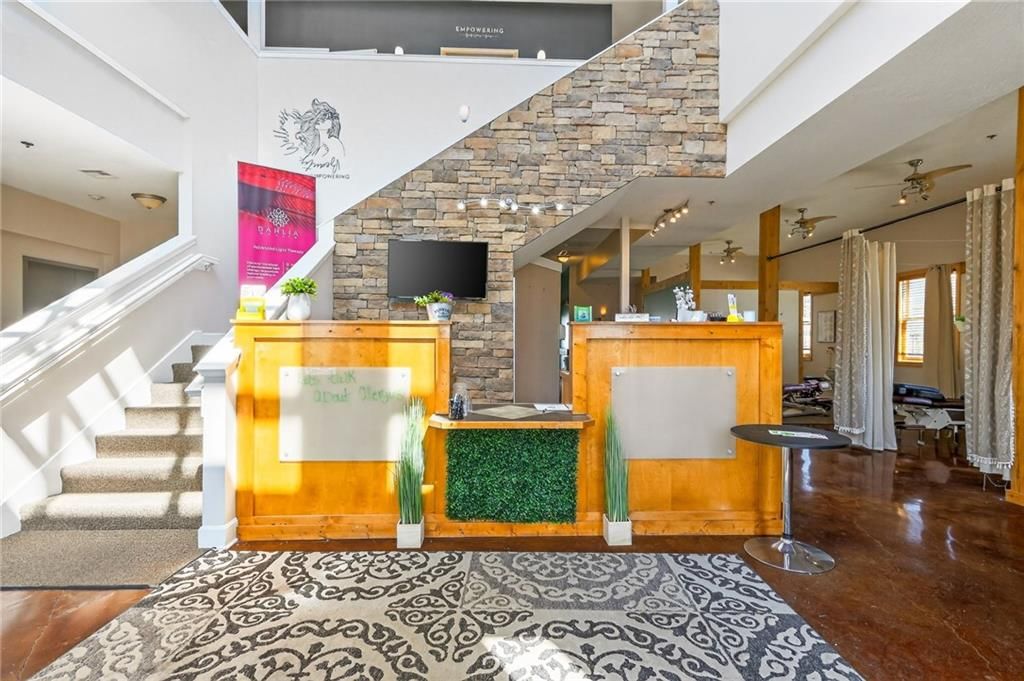350 Greenwich Drive SW — photo 13