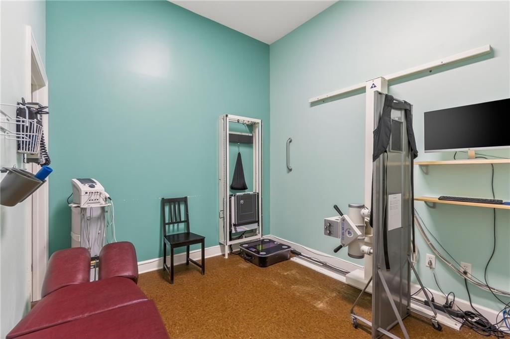 350 Greenwich Drive SW — photo 18