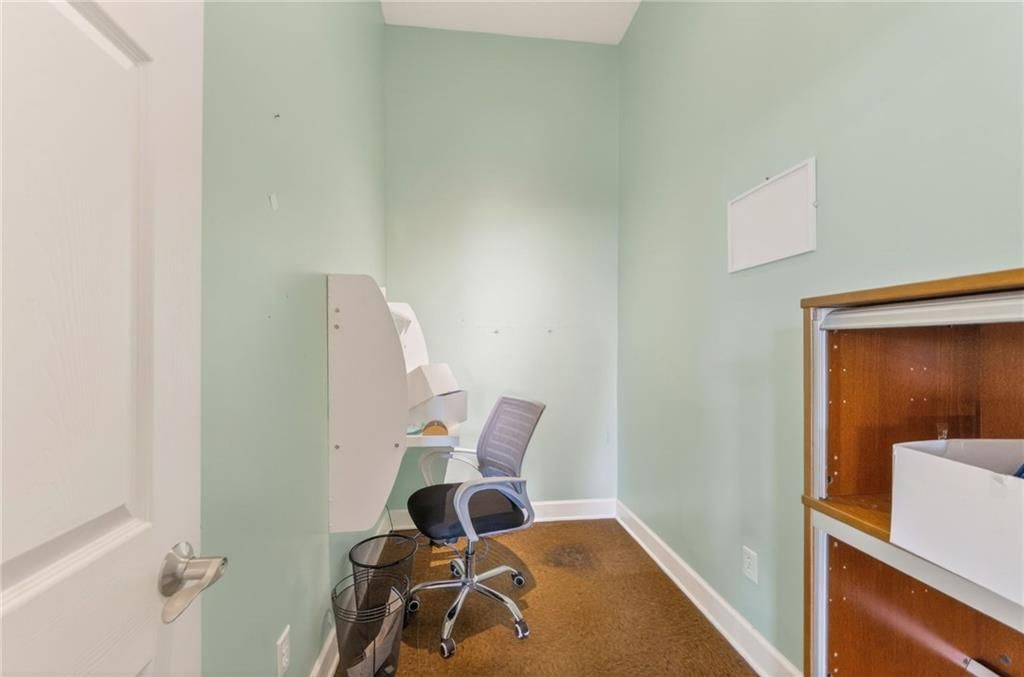 350 Greenwich Drive SW — photo 21
