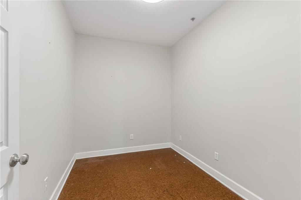 350 Greenwich Drive SW — photo 23