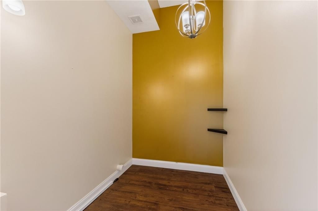 350 Greenwich Drive SW — photo 26