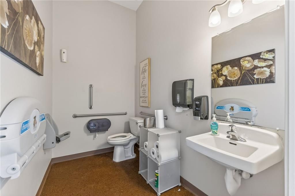 350 Greenwich Drive SW — photo 28
