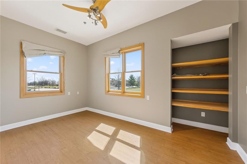 350 Greenwich Drive SW — photo 31