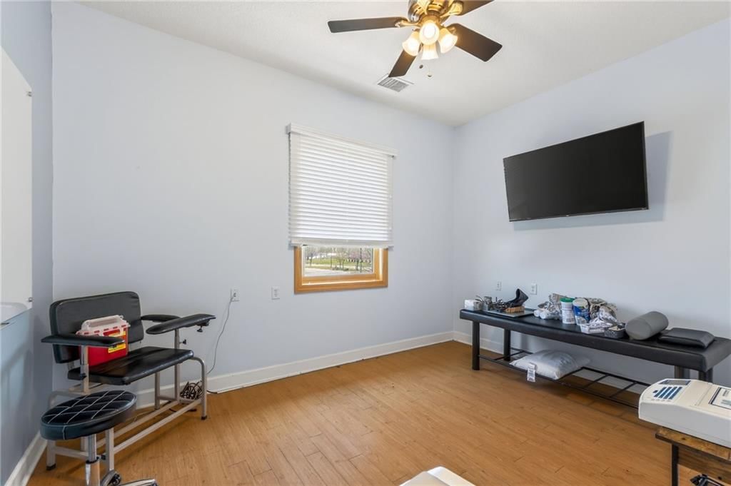 350 Greenwich Drive SW — photo 32