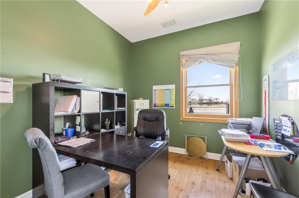 350 Greenwich Drive SW — photo 33
