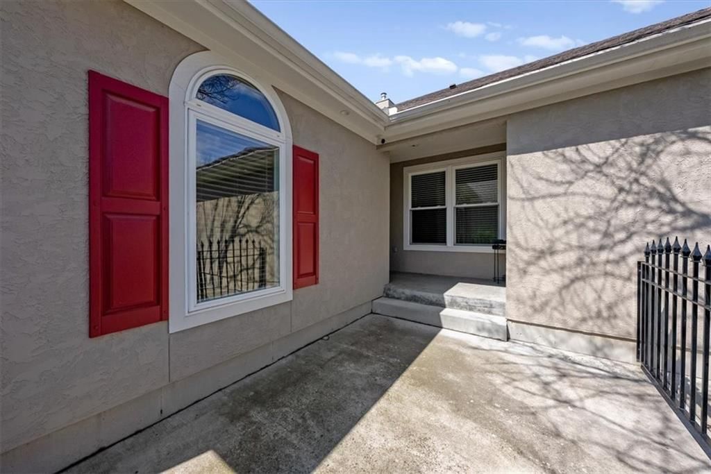 4130 SW Minnesota Drive — photo 2