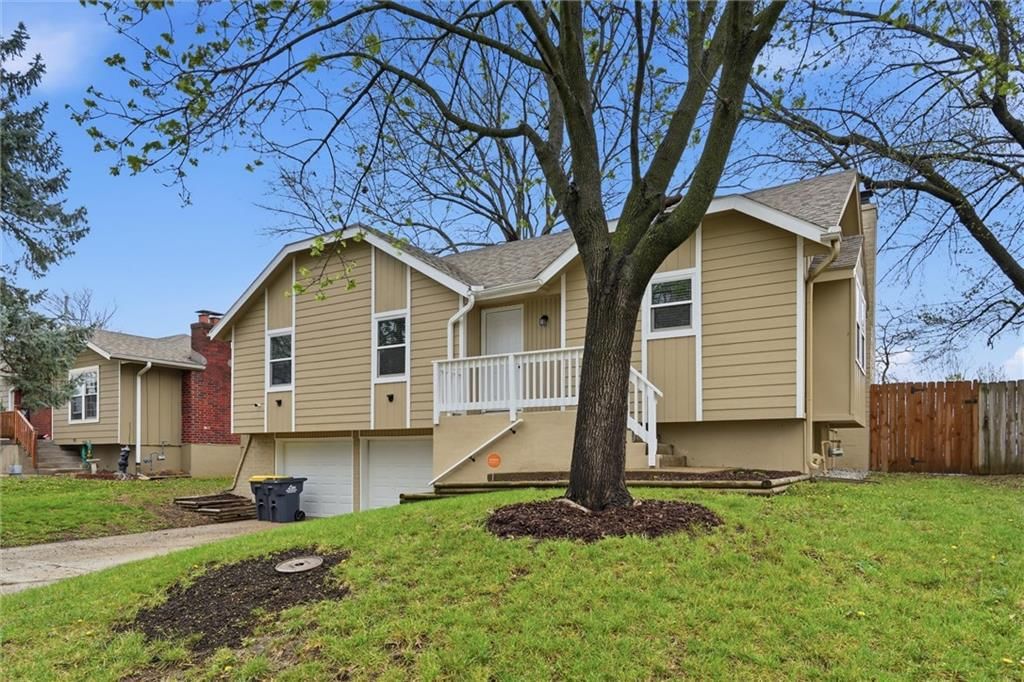 1328 SE Piccadilly Street — photo 2