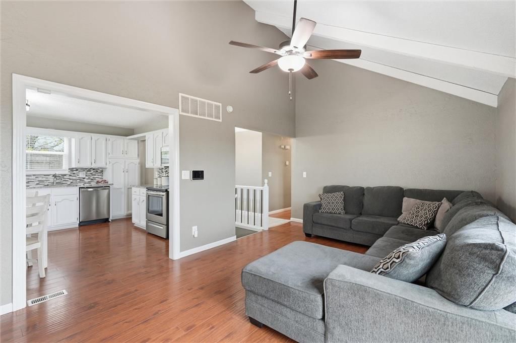 1328 SE Piccadilly Street — photo 7