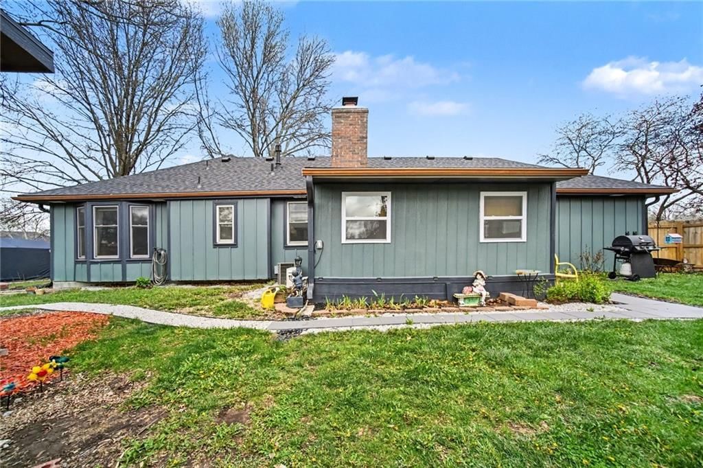 16819 Blaine Avenue — photo 28