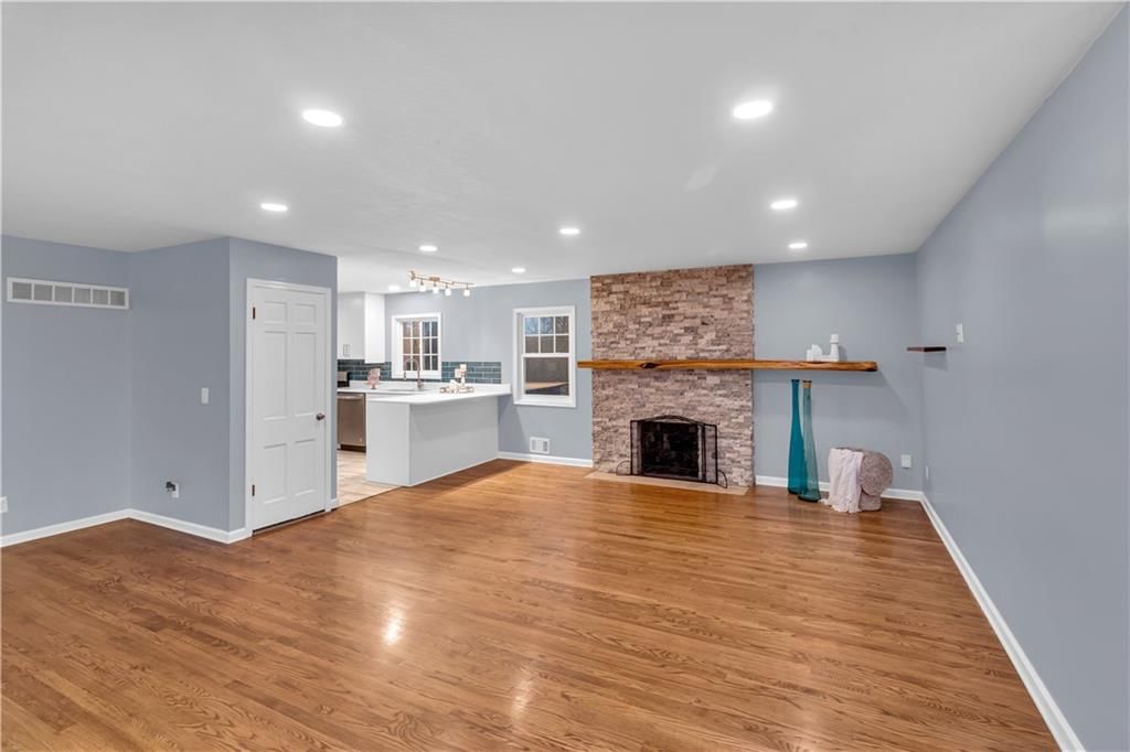 3629 S Forest Avenue — photo 3