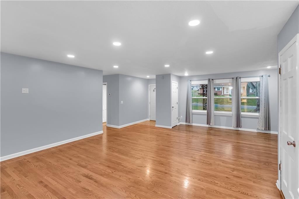 3629 S Forest Avenue — photo 4