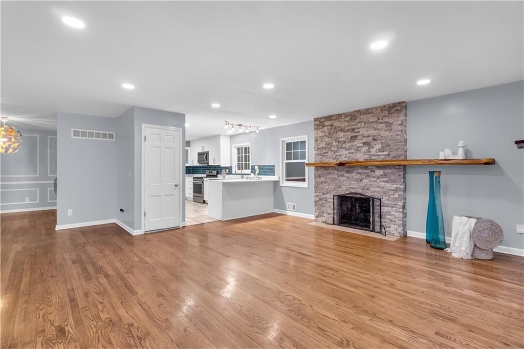 3629 S Forest Avenue — photo 8