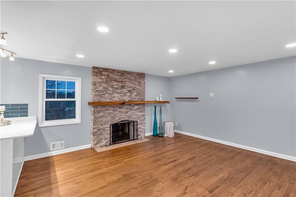 3629 S Forest Avenue — photo 9