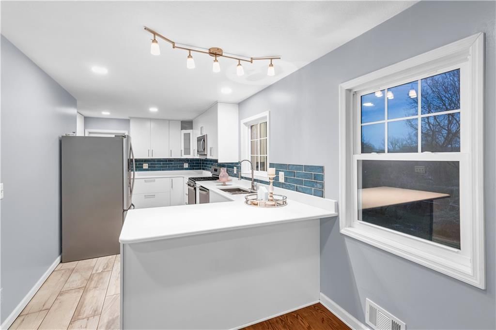3629 S Forest Avenue — photo 10