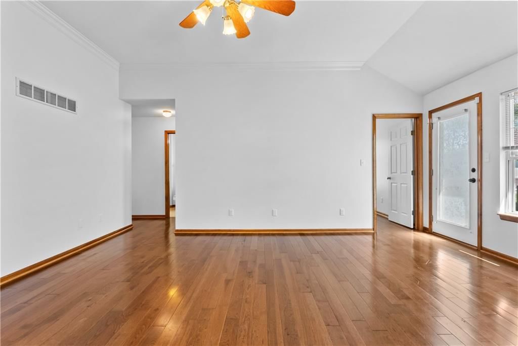 5233 Downey Avenue — photo 6