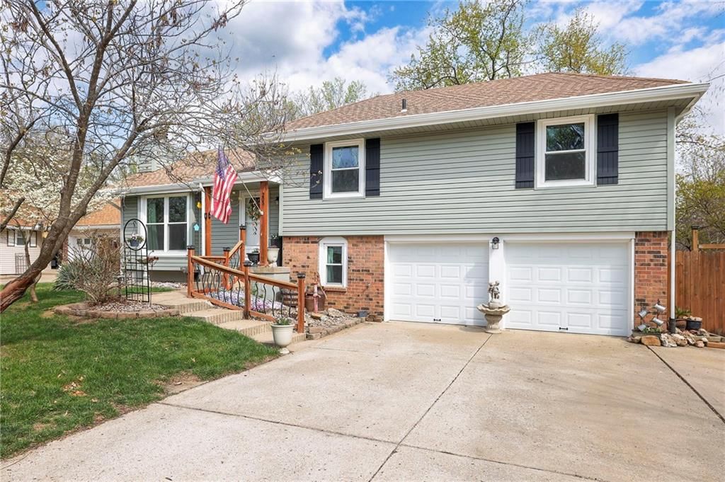 205 SW Richwood Lane, Blue Springs, MO