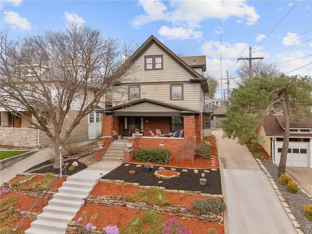 910 W 33rd Terrace, Kansas City, MO