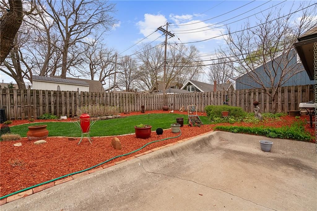 910 W 33rd Terrace — photo 42