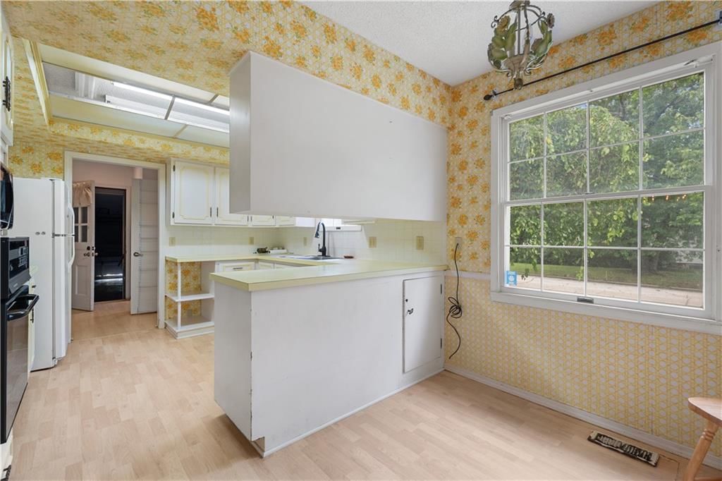 1302 W 4th Street — photo 11