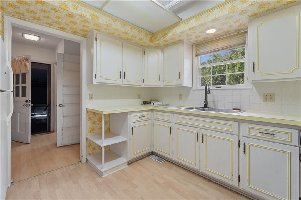 1302 W 4th Street — photo 12