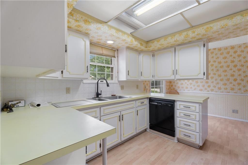 1302 W 4th Street — photo 14