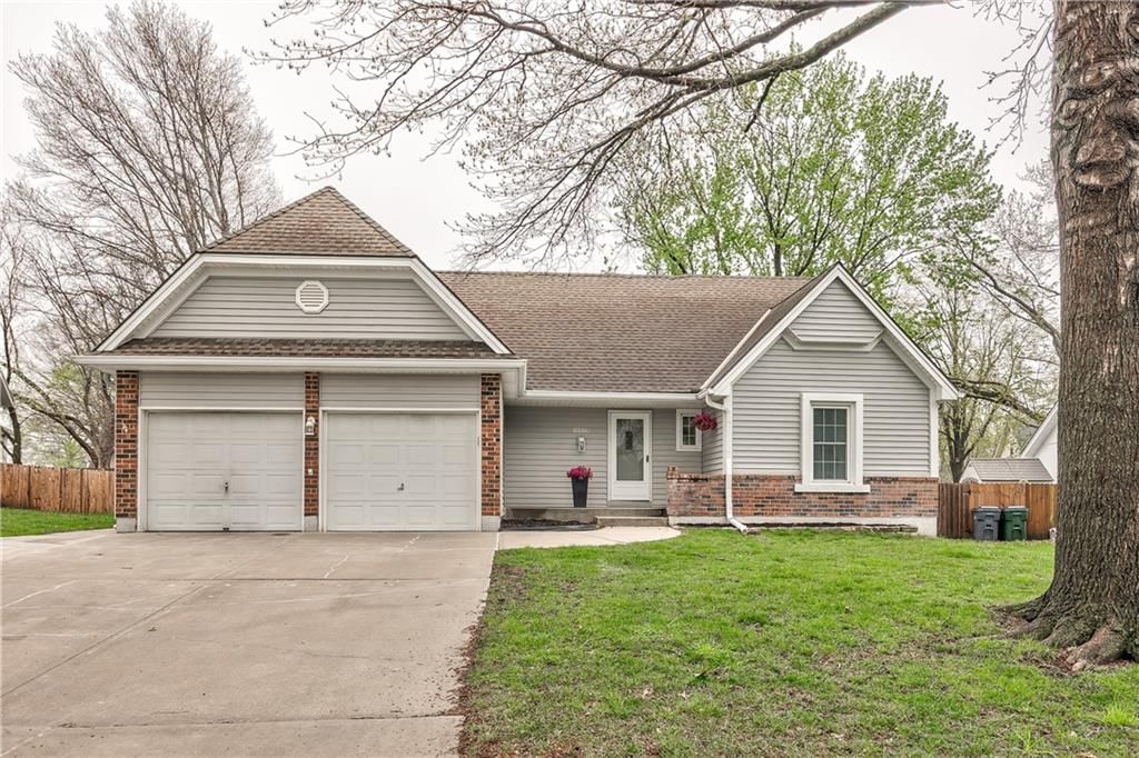 14509 S Summertree Lane, Olathe, KS