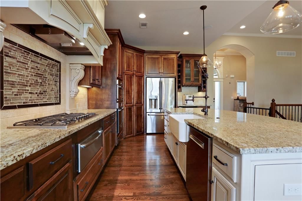 9702 Shady Bend Circle — photo 12
