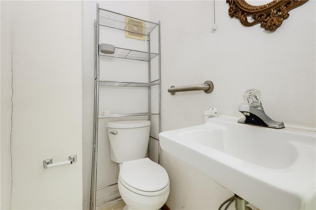 308 S Broadway Street — photo 28