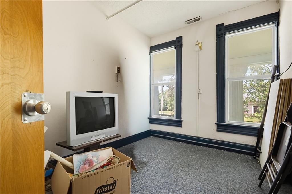 308 S Broadway Street — photo 40