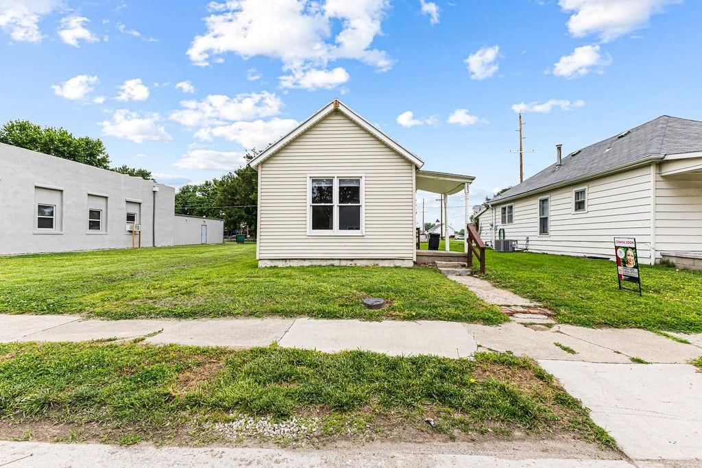 903 W Valley Street — photo 1
