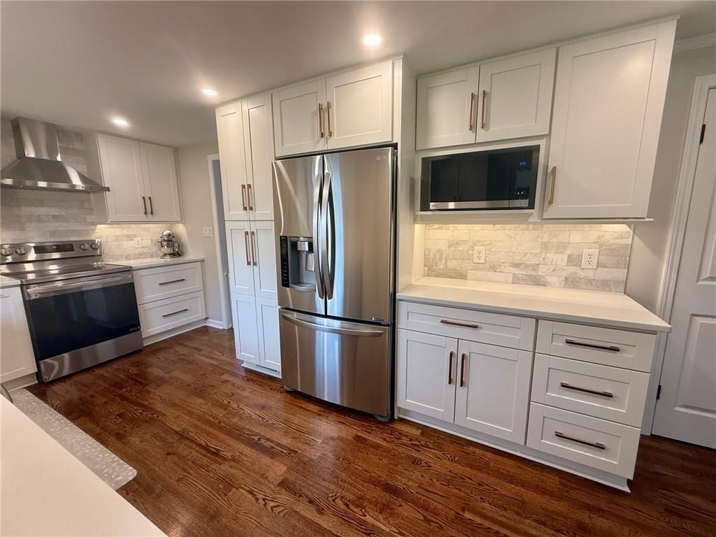 5709 W 78th Street — photo 8