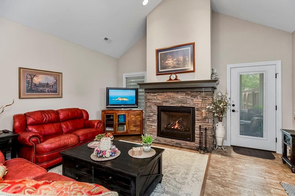 1733 S Chestnut Street — photo 7