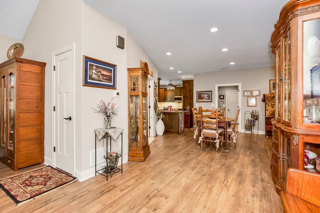 1733 S Chestnut Street — photo 9