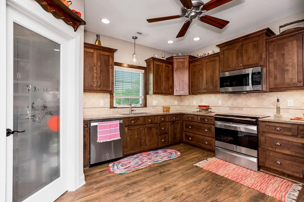1733 S Chestnut Street — photo 13