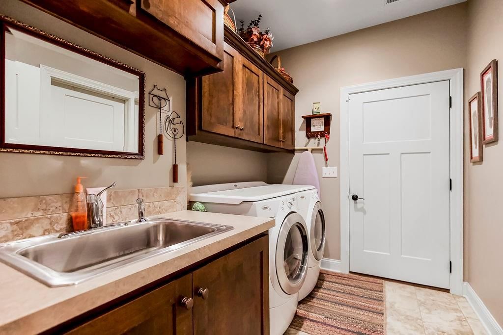 1733 S Chestnut Street — photo 16