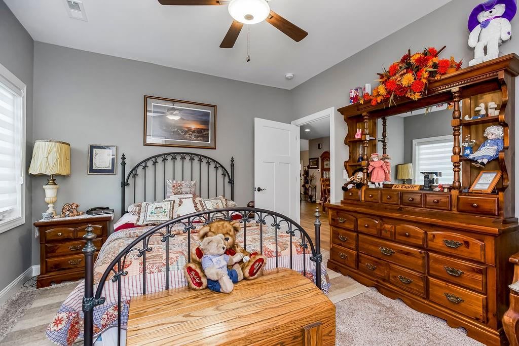 1733 S Chestnut Street — photo 18